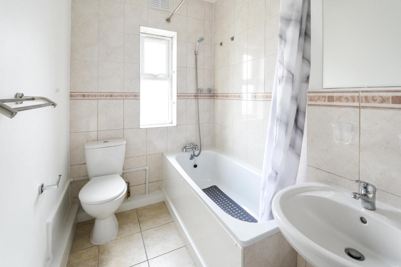 Great Spacious 2 Bedroom Flat Хендон Экстерьер фото